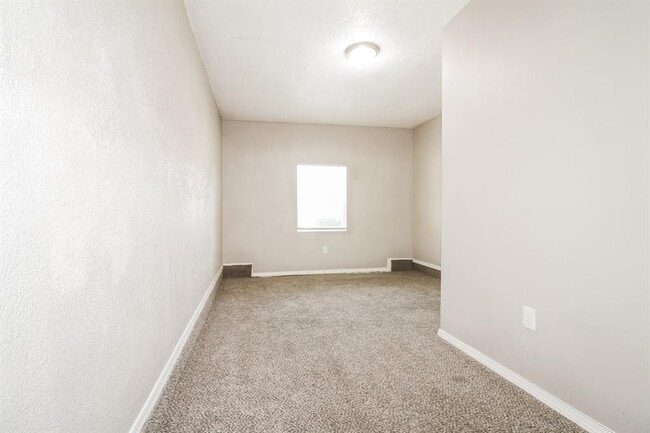 Building Photo - 613 Ramblin Oaks Dr