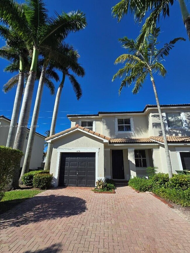 Building Photo - 1030 NE 41st Pl