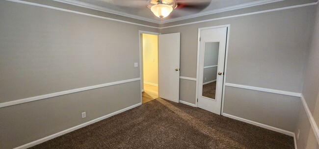 Building Photo - Check This One OUT!! To View is to Rent! 3 Bedroom, 1 Bath. Hardwood Floors, Tile and Newer Carpe...