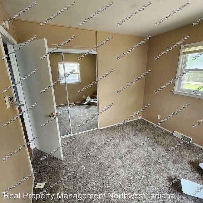 Building Photo - 3 br, 1 bath House - 3638 173rd Street