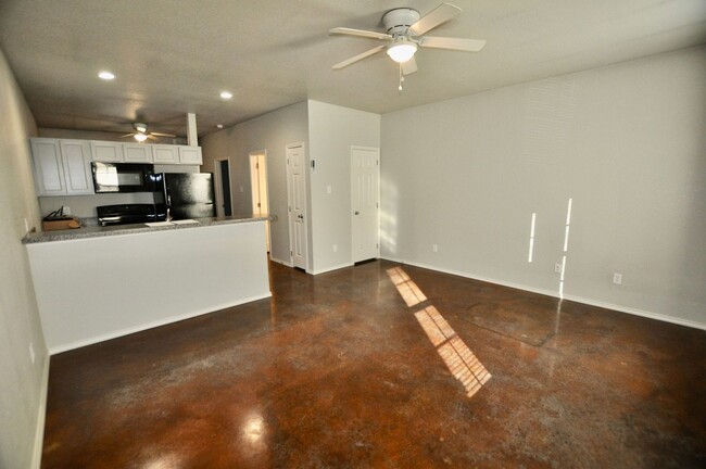 Building Photo - ASK ABOUT OUR MOVE IN SPECIAL!! FOR LEASE ...