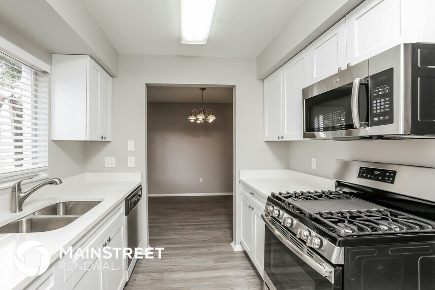 Building Photo - 105 Whispering Pines Ct