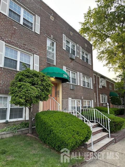 Primary Photo - 596 Chestnut St