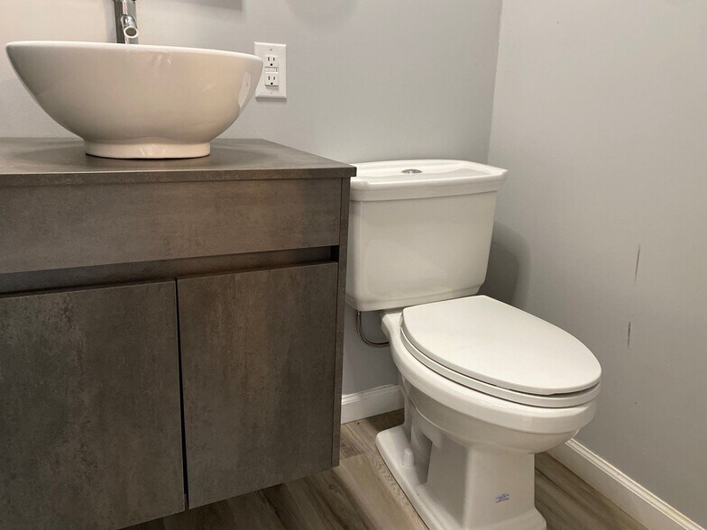 Building Photo - 102 Sanders Store Rd