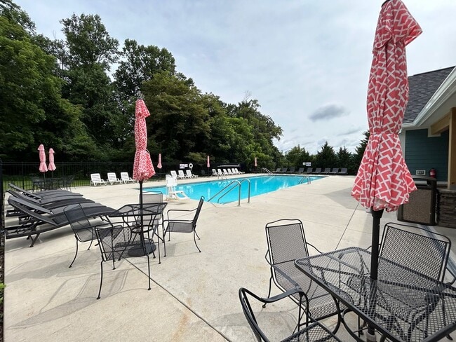 Building Photo - South AVL - Well Kept, Large Home with Garage