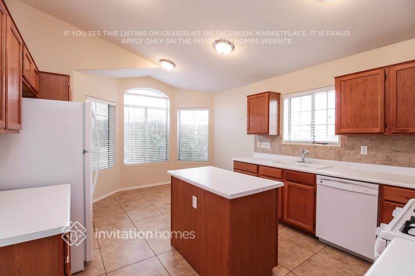 Building Photo - 13146 W Alvarado Cir