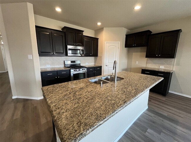 Building Photo - 473 Spring Dr