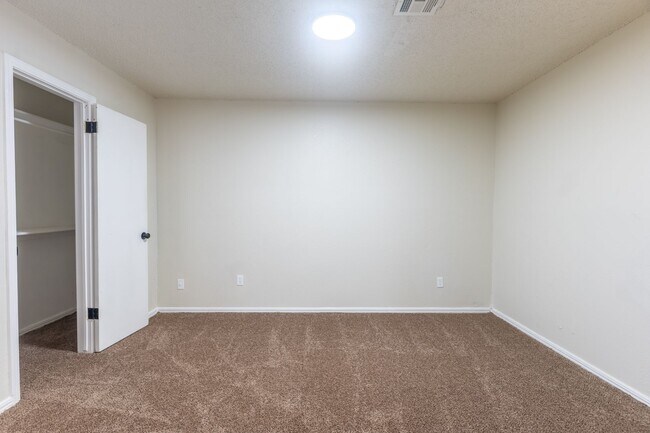 Building Photo - 4 Bedroom Rent to Own Home Available!