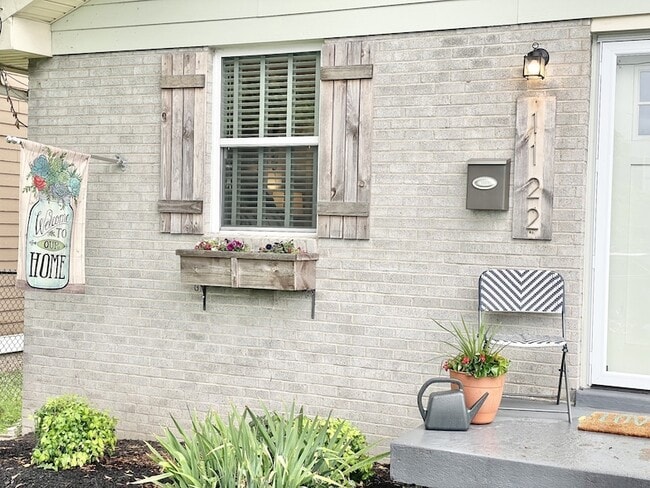 Building Photo - 1122 2nd Ave S