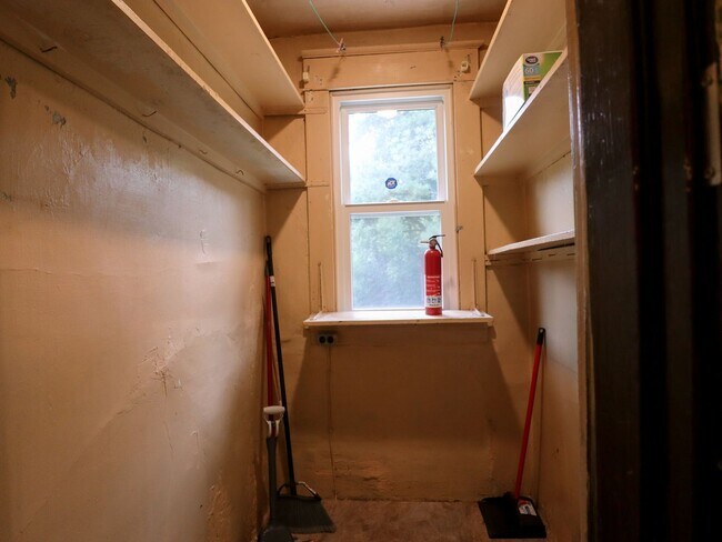 Building Photo - Affordable 2BR Home with Recent Updates – ...