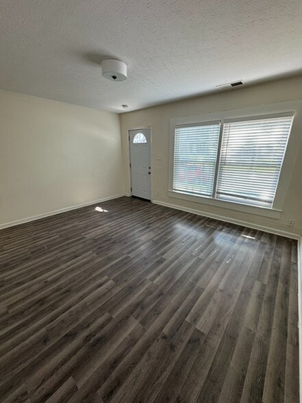 Building Photo - 1739 Dumesnil St