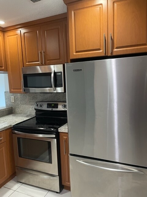 Building Photo - 9153 SW 141st Pl
