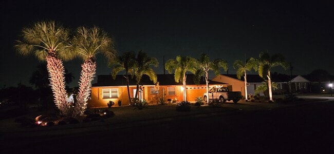 Building Photo - 1801 El Rio Dr