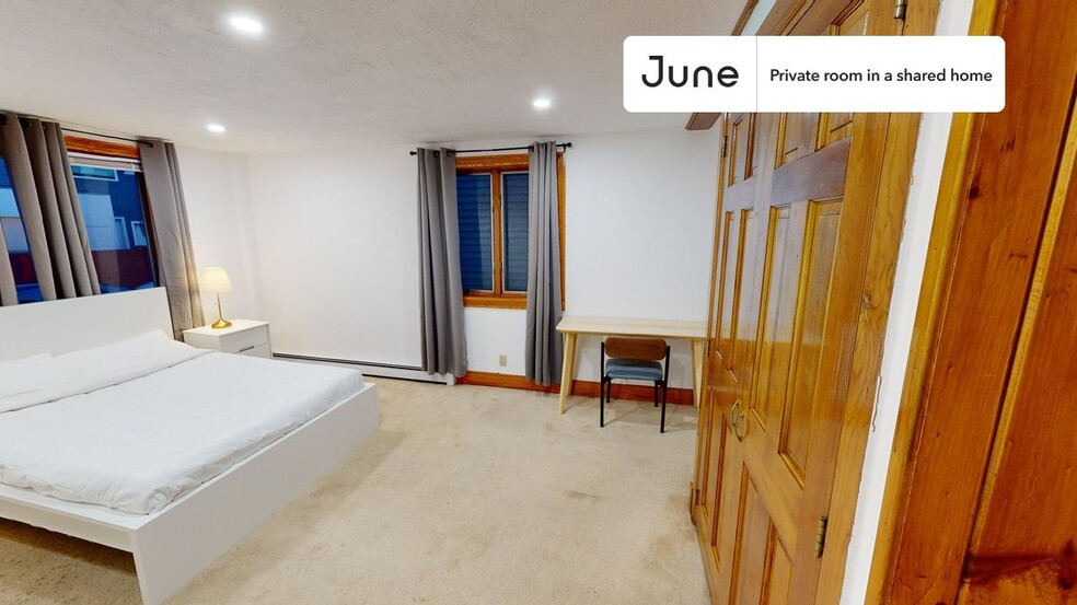 Building Photo - Private bedroom in 5 bed/2 bath Home