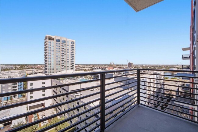 Building Photo - 1208 E Kennedy Blvd