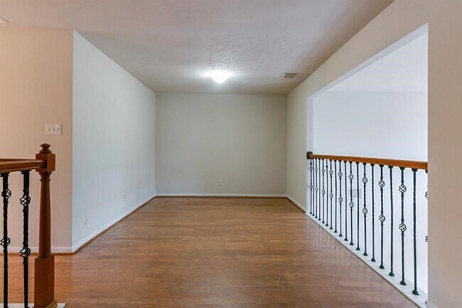 Building Photo - 8315 Mission Estates Dr