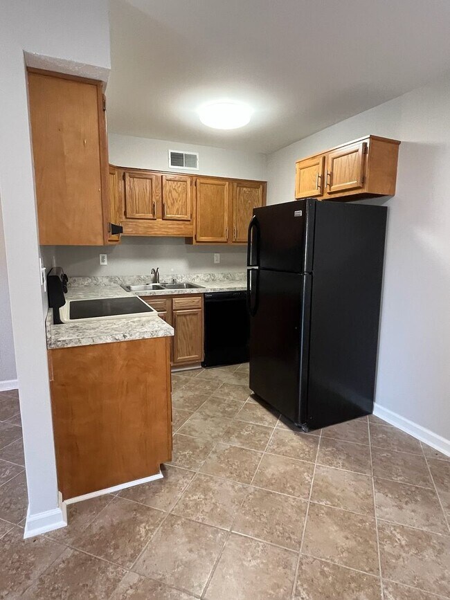 Building Photo - 4229 Glen Hill Manor Dr