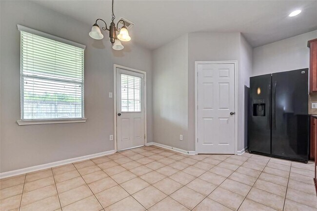 Building Photo - 11310 English Rose Trail