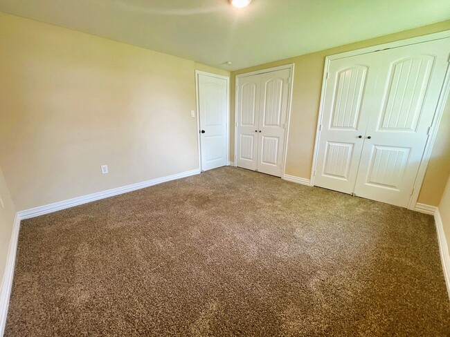 Building Photo - 24514 Sunny Glen Dr