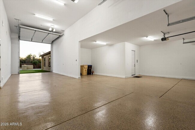 Building Photo - 7403 W Lisbon Ln