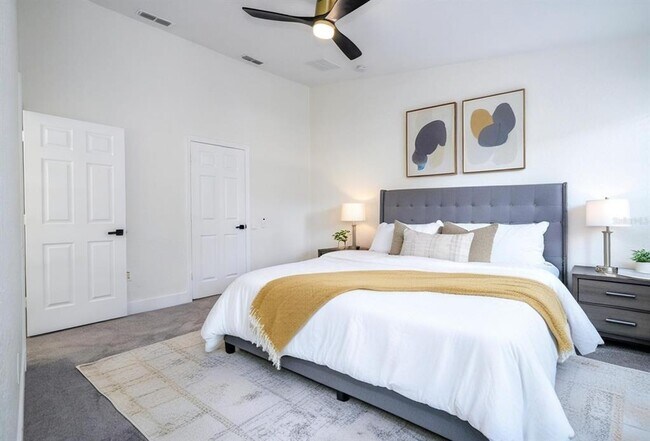 Building Photo - 7022 Cadiz Blvd