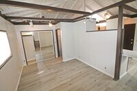 Building Photo - Lincoln Avenue