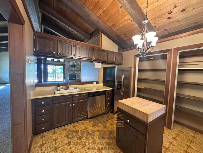 Building Photo - Spacious 3 Bed, 3.5 Bath Home with Forest ...