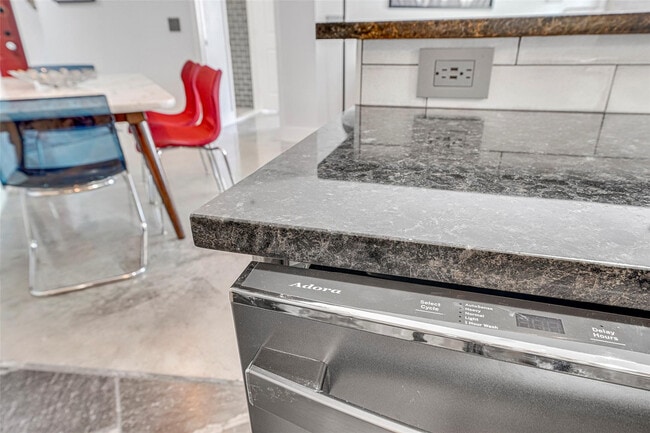 Building Photo - 2021 SE 10th Ave