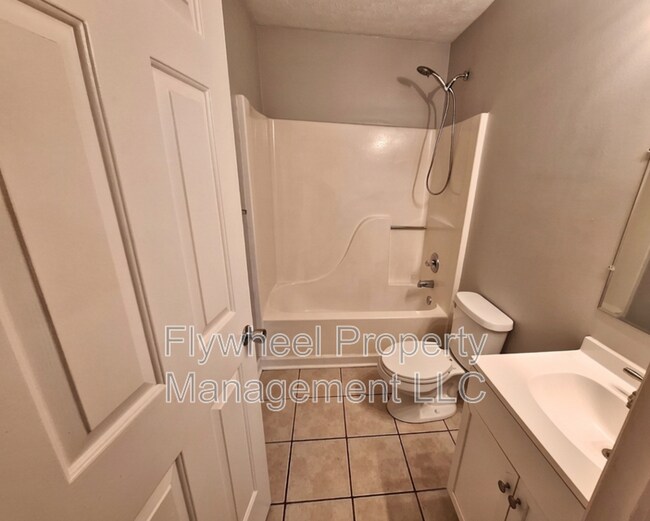 Building Photo - 118 N Poole St