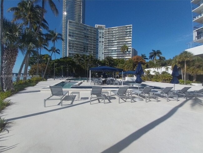 Building Photo - 2333 Brickell Ave