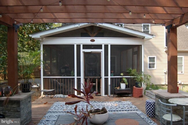 Building Photo - 201 Linstead Ave