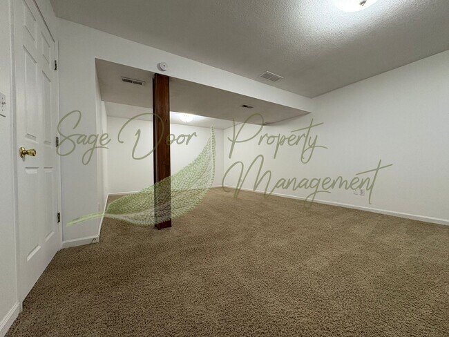 Building Photo - BEAUTIFUL BLUE SPRINGS HOME!!!