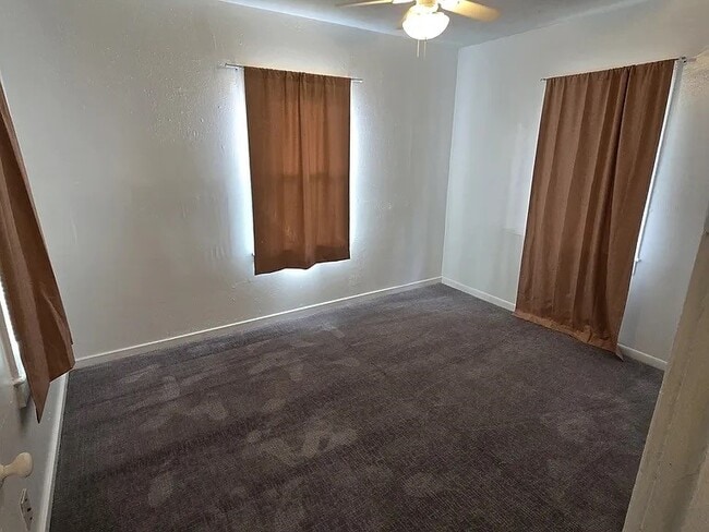 Building Photo - 215 Park St