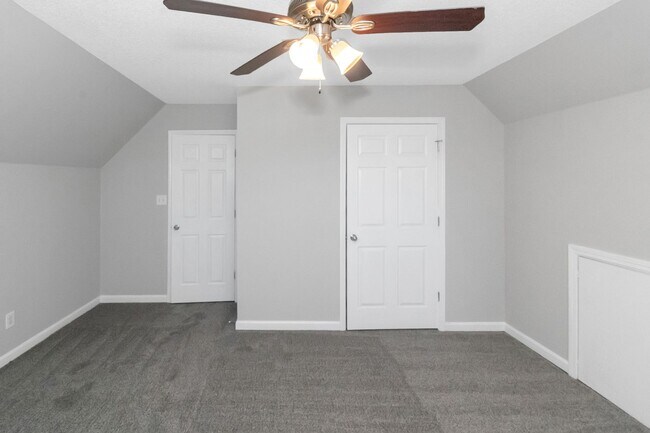 Building Photo - Adorable 3BR / 2Bath Home in Griffin! 1 Acre Lot!