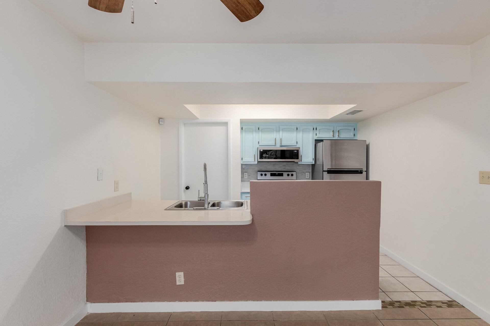 Building Photo - 925 W Peoria Ave