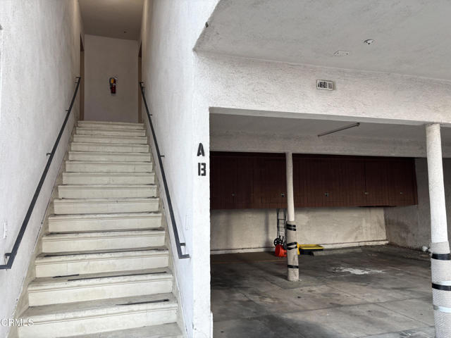 Building Photo - 124 S Olive Ave