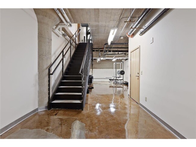 Building Photo - 521 S 7th St