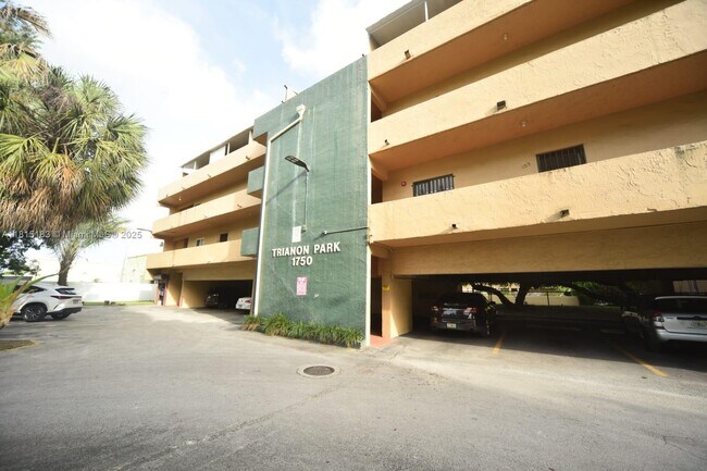 Building Photo - 1750 W 56th St