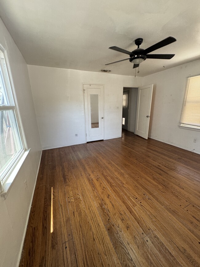 Building Photo - 5438 Sylvia Ave