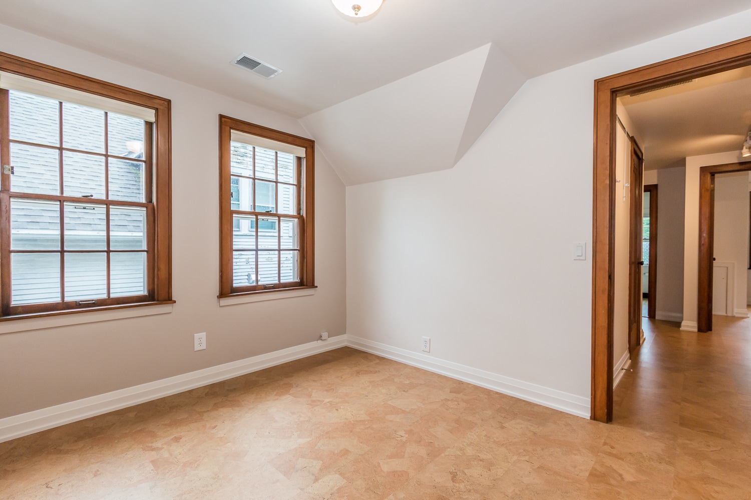 Building Photo - 2133 Sommers Ave