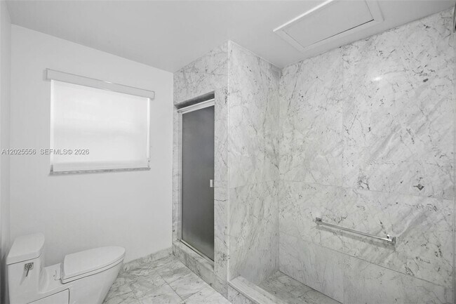 Building Photo - 4925 Collins Ave