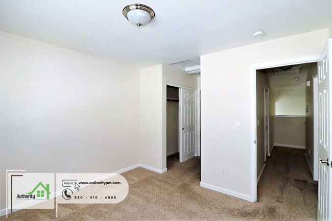 Building Photo - 1294 Mighty Oak Ln