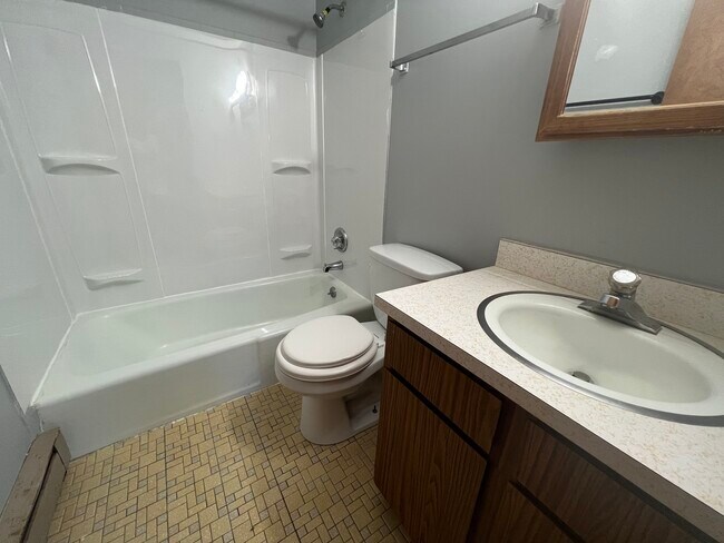 Building Photo - 17754 Rosewood Dr