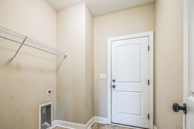 Building Photo - Charming 3BR House in Warrenville