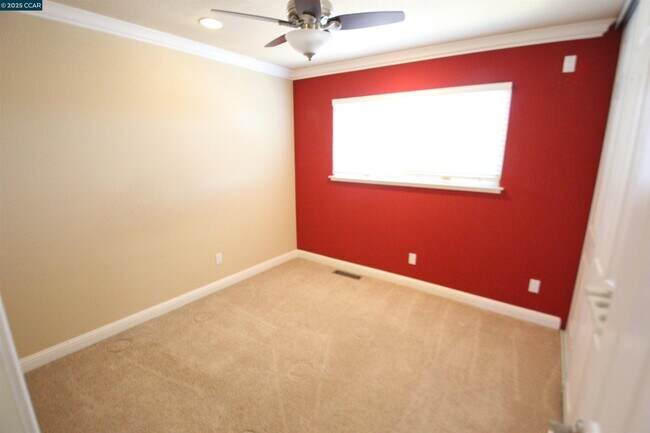 Building Photo - 898 Luxury Dr