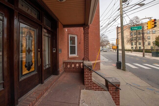 Building Photo - 71 Summit Ave