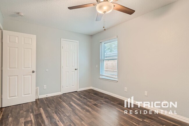 Building Photo - 202 Colony Dr