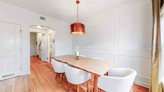 Building Photo - 553 Rosedale Ave