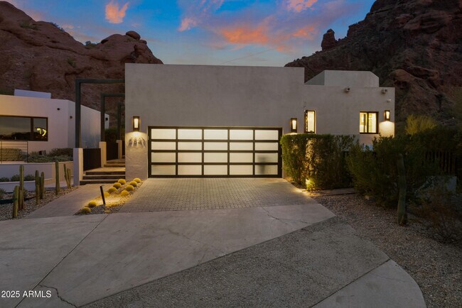 Building Photo - 5841 N Echo Canyon Cir