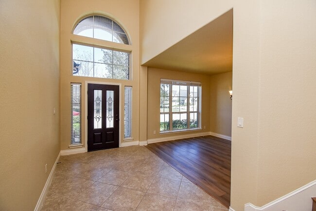 Building Photo - 2530 River Ridge